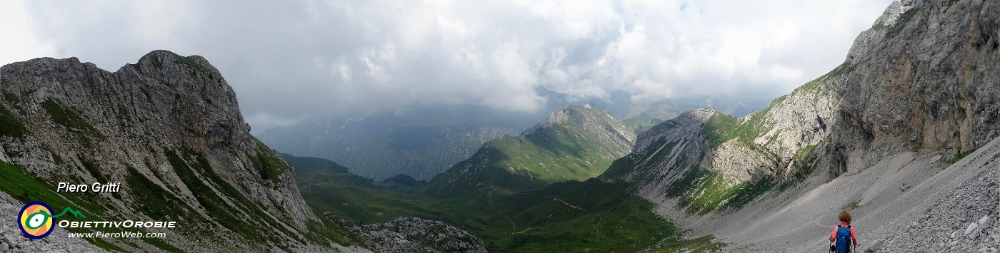 65 In discesa dalla Bocchetta di Corna Piana al Passo Branchino.jpg